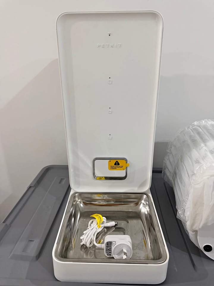 Petkit Smart Pet Feeder product photo