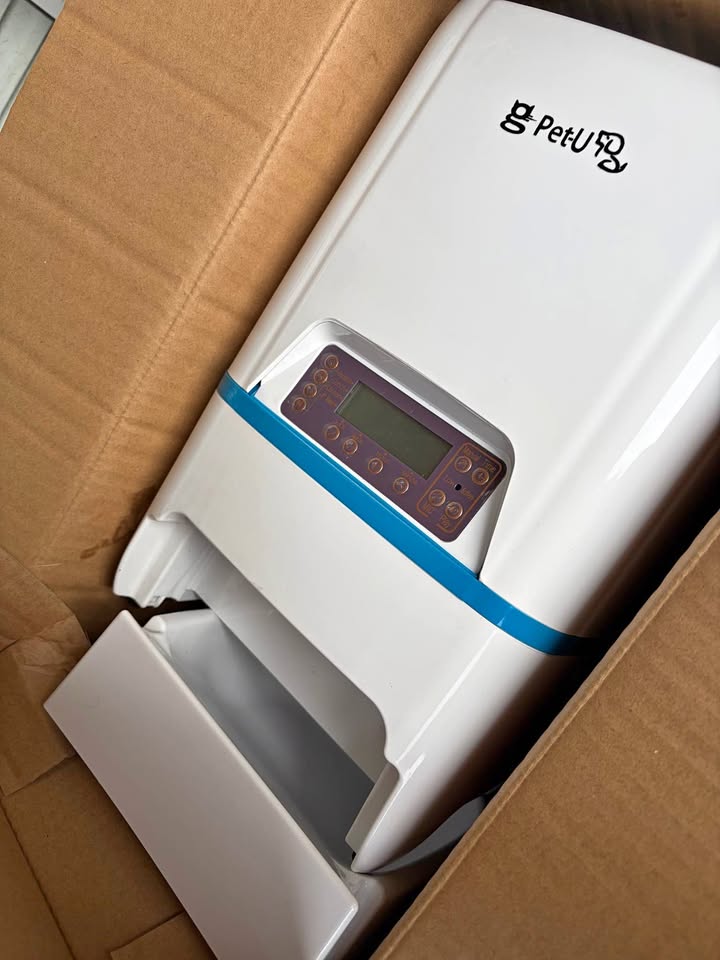 PetU Automatic Feeder with Voice Recording product photo