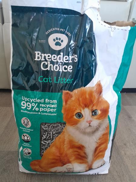 Breeder’s Choice cat litter product photo