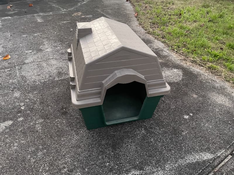 Outdoor dog kennel product photo